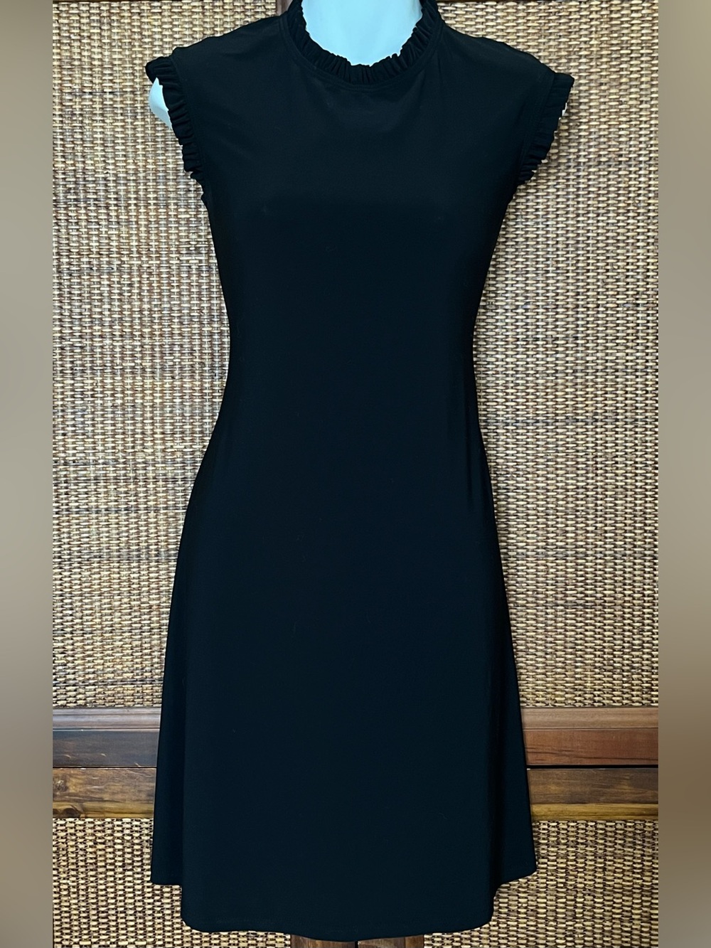 Nicole Miller NY black shift dress Classic Ruffled trim sz M